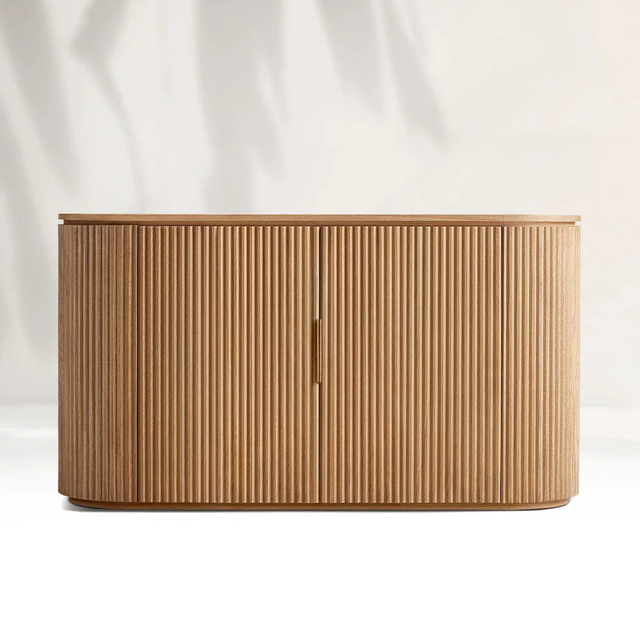 Eichen -Seitenschrank im Wohnzimmer