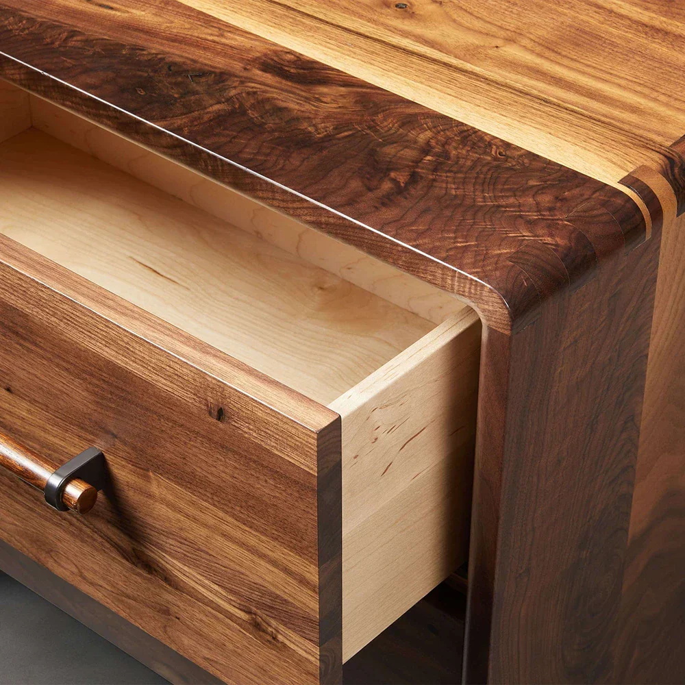 Vintage Massivholz Nachttisch im französischen Stil im französischen Stil