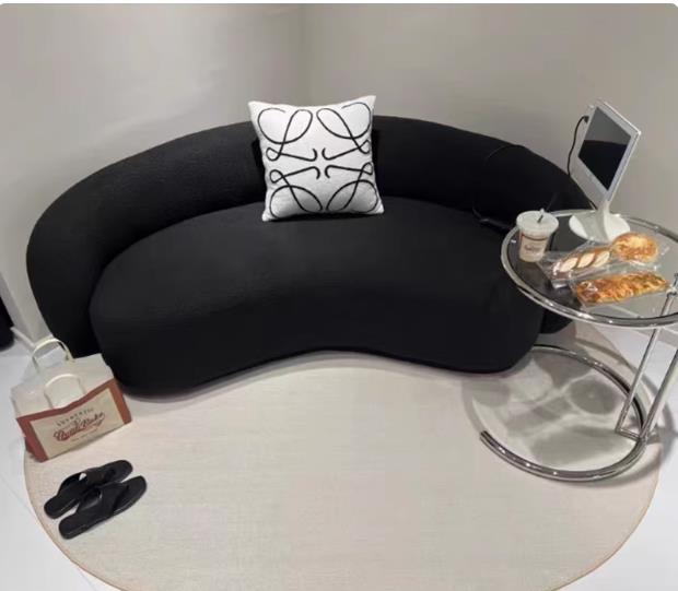 Nordisch einfaches und modernes Wohnzimmersofa