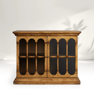 Niedriger und kleiner Kabinett