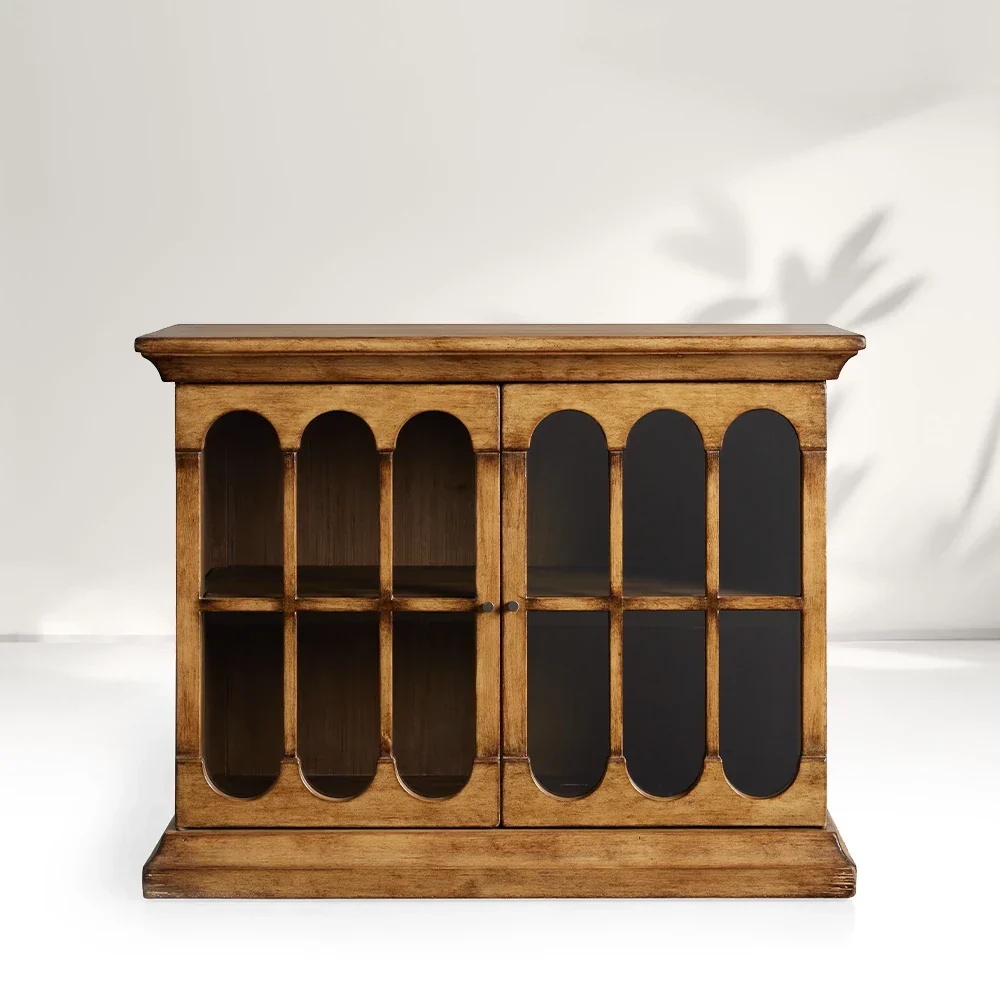 Niedriger und kleiner Kabinett