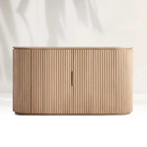 Eichen -Seitenschrank im Wohnzimmer