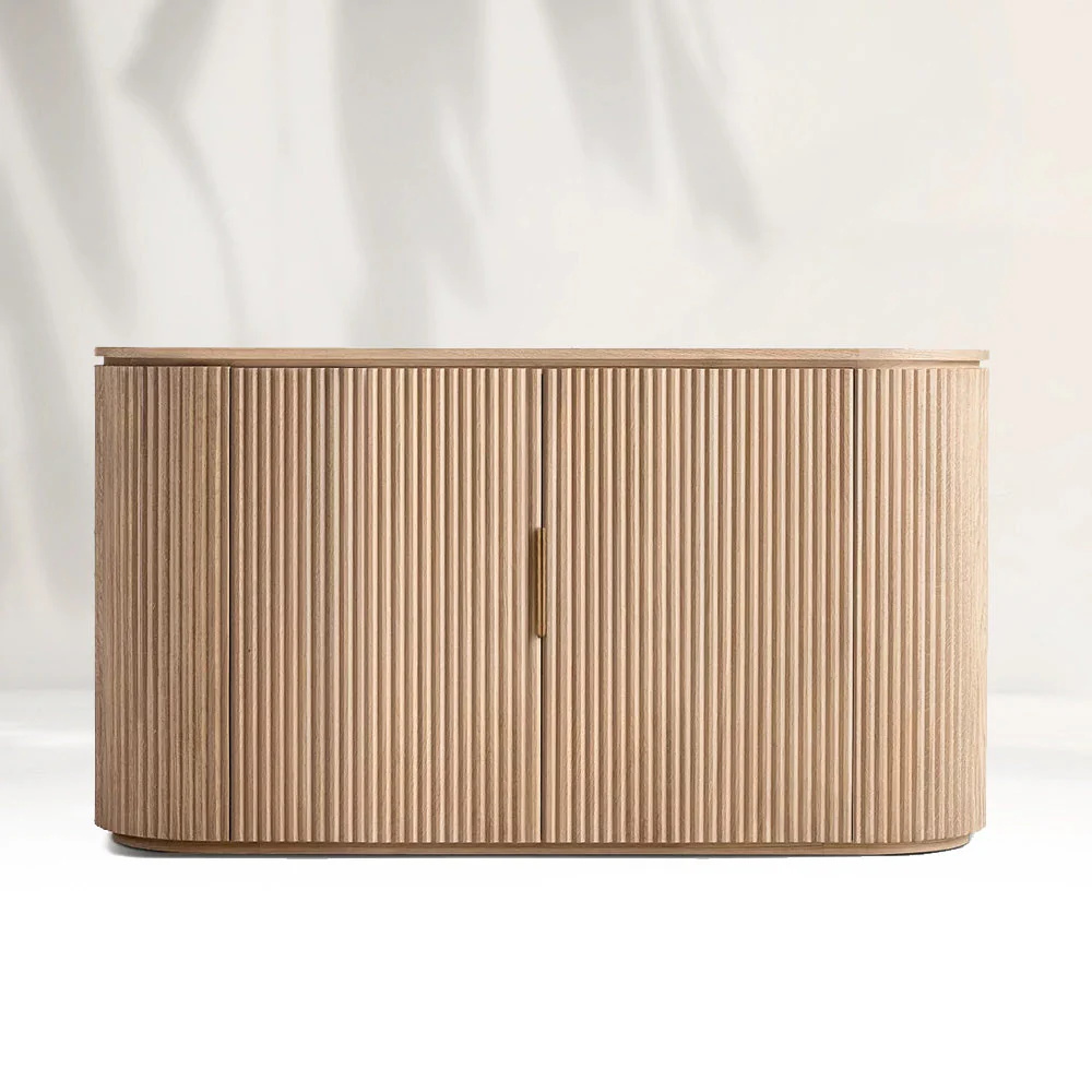 Eichen -Seitenschrank im Wohnzimmer