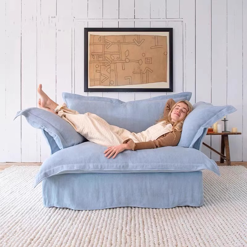 Minimalistischer superweicher Down -Sofa zur Entspannung