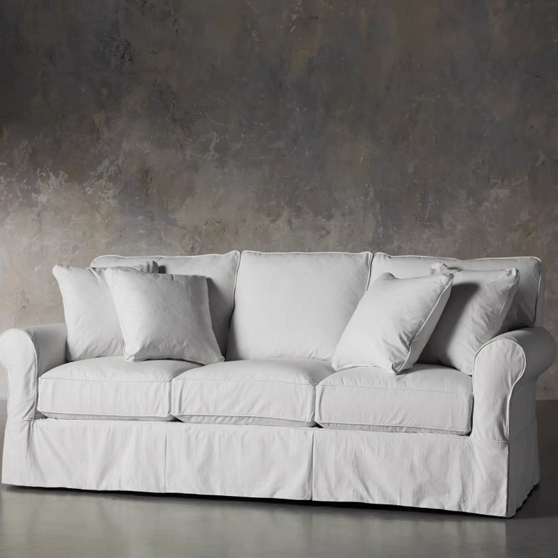 Waschfuttersofa mit Wäsche