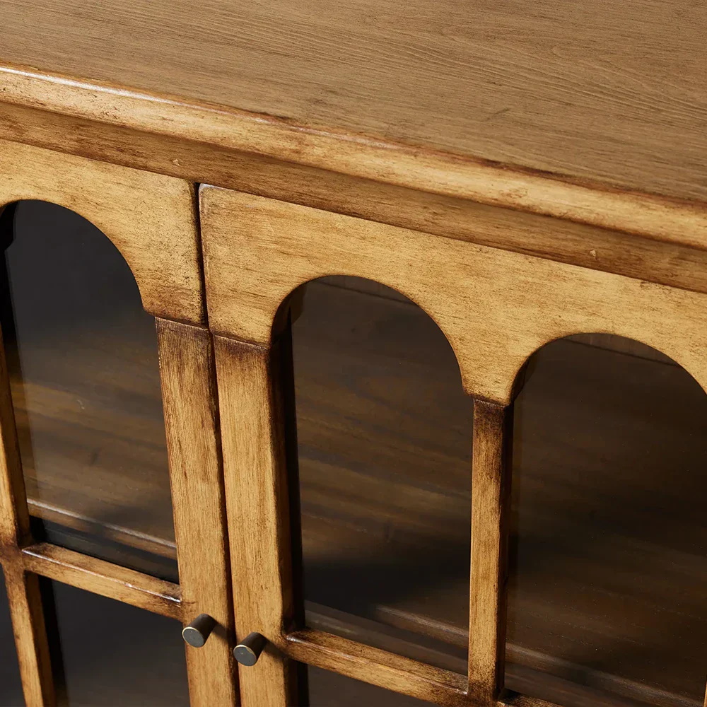 Niedriger und kleiner Kabinett