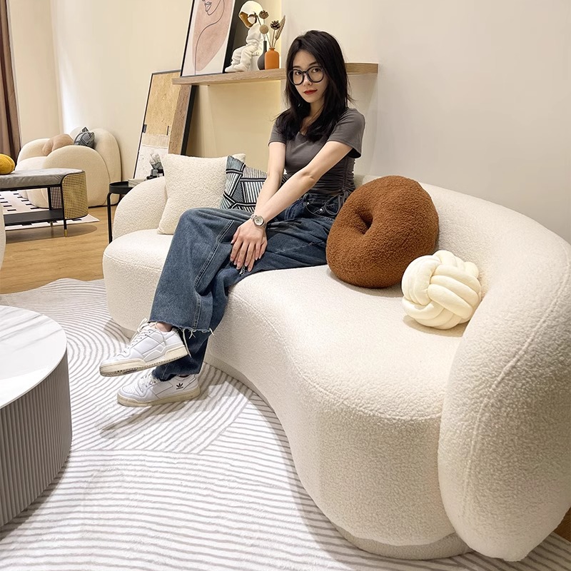 Nordisch einfaches und modernes Wohnzimmersofa