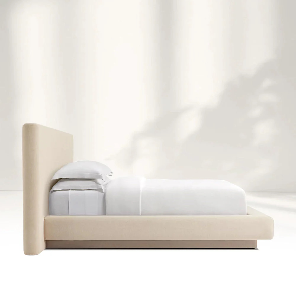 Zeitgenössisches weiches strukturiertes beige Bett