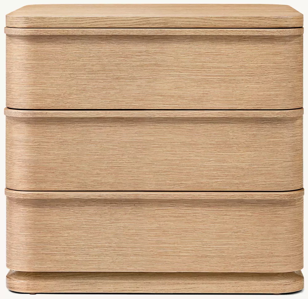 Einfacher Holz am Nachttisch mit drei Drawern