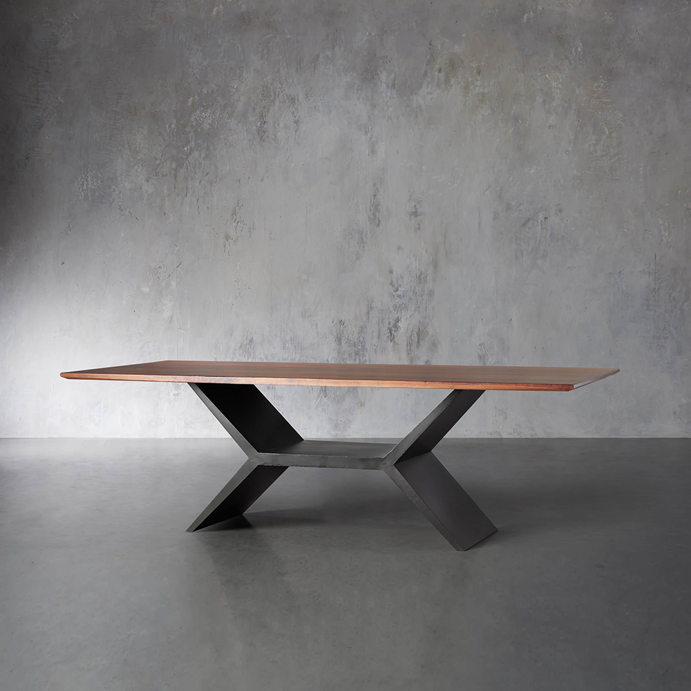 Massivholz -Esstisch