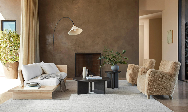 Das massive Holzsofa ist eine zeitlose und luxuri&ouml;se Erg&auml;nzung f&uuml;r jedes Wohnzimmer. Dieses Sofa wird aus hochwertigem Massivholz gefertigt und kombiniert Haltbarkeit, Komfort und Stil, um einen Schwerpunkt in Ihrem Wohnraum zu schaffen. 