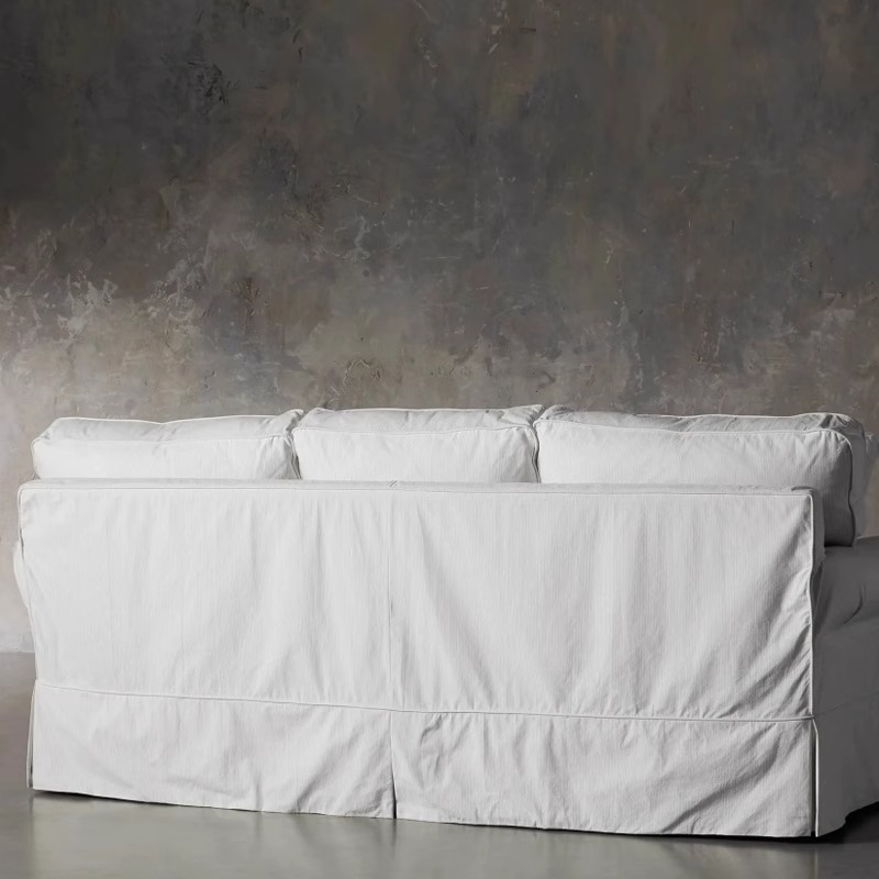 Waschfuttersofa mit Wäsche