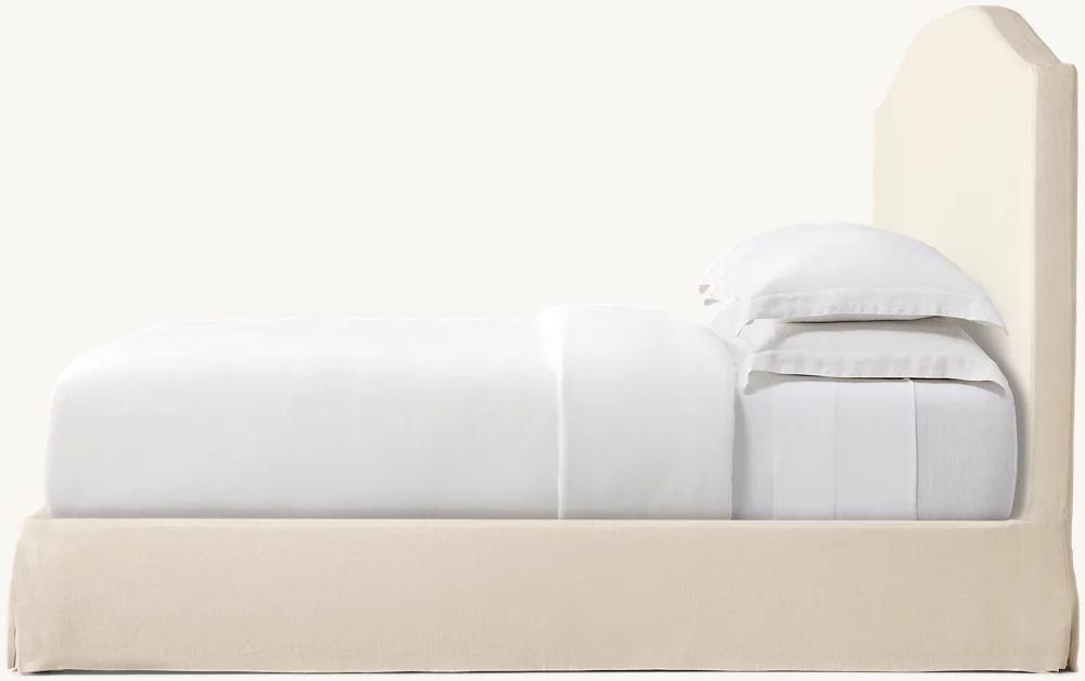 Camelback -Panelbett mit Slipbezug