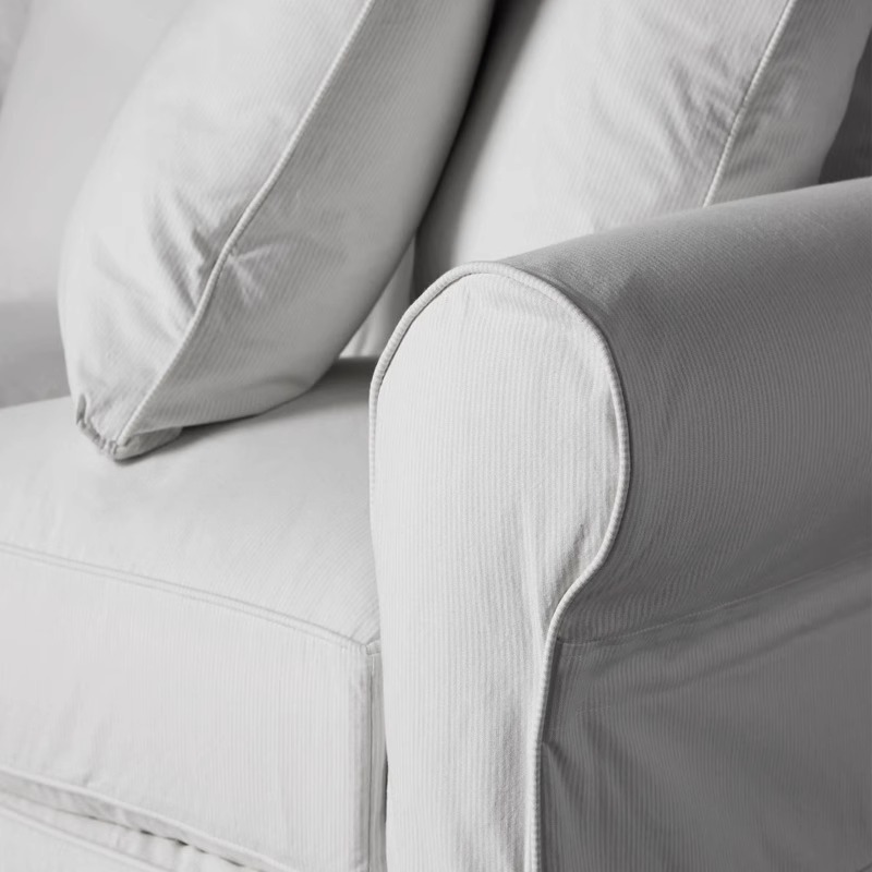 Waschfuttersofa mit Wäsche