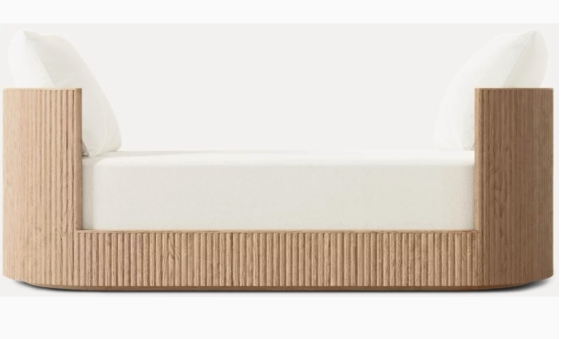 Französische Wohnzimmerschemel am Ende des Bettes