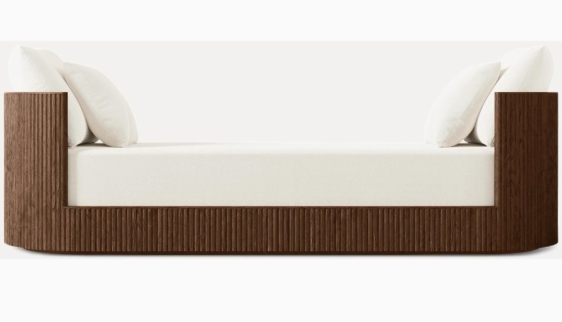 Französische Wohnzimmerschemel am Ende des Bettes