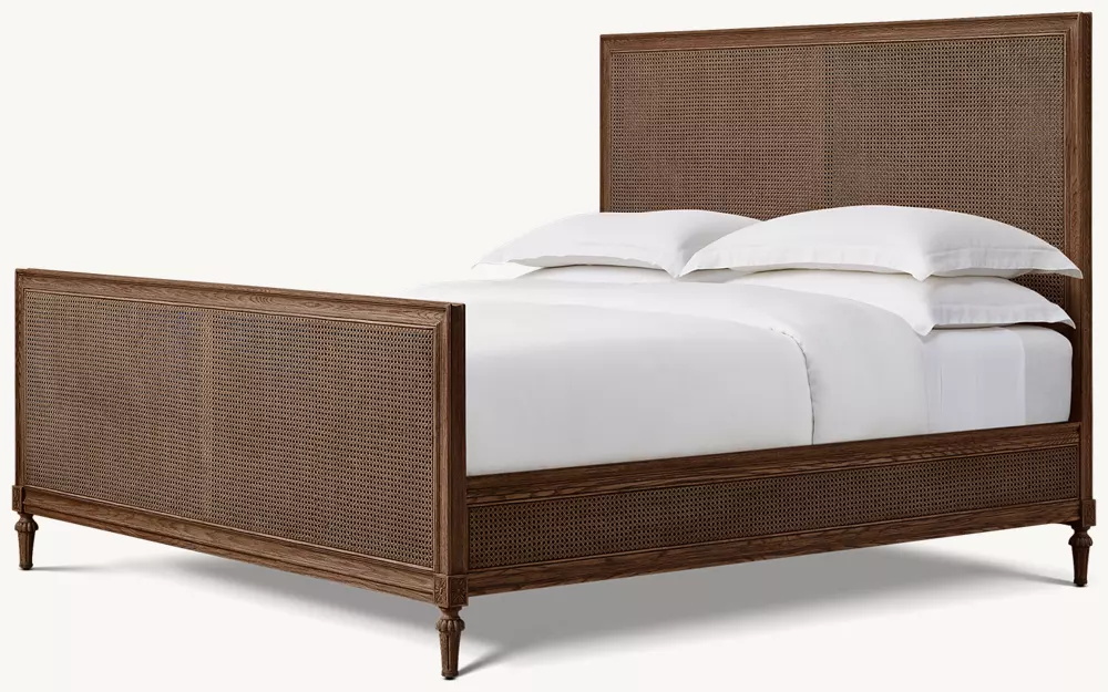 Rattan & Holzbett mit Fußbrett