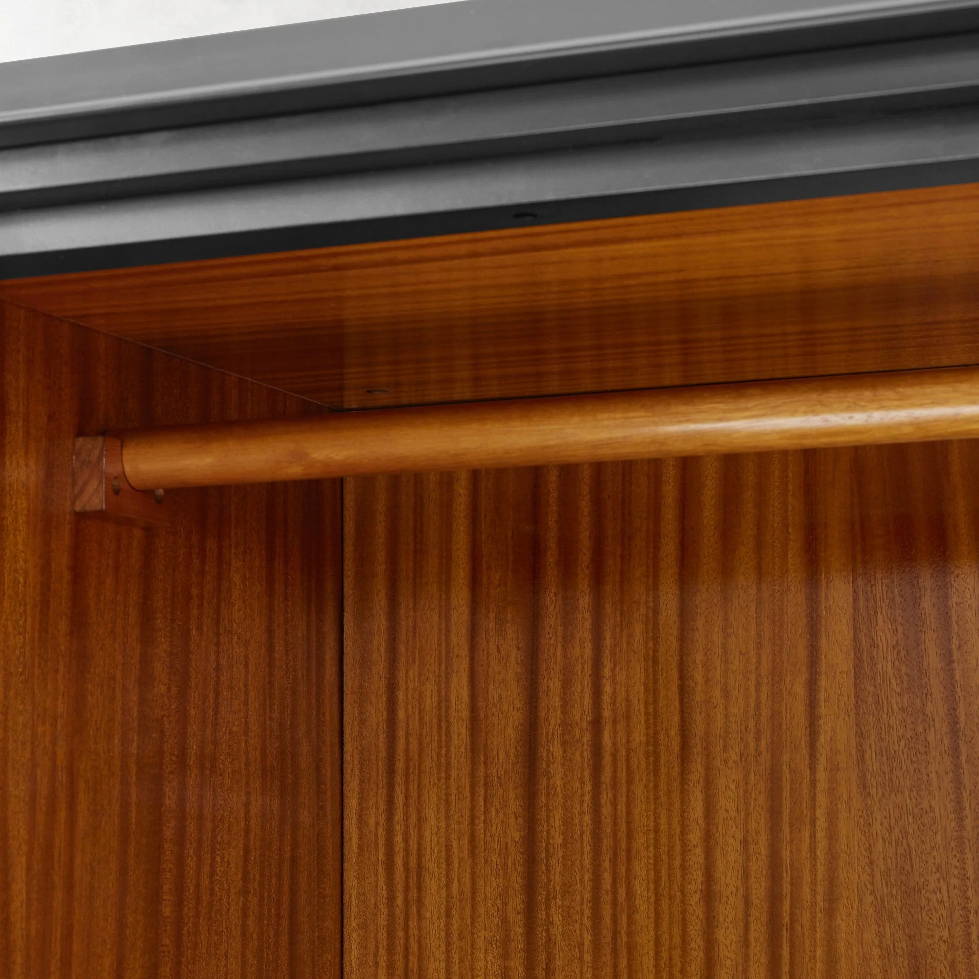 Doppel - Türschwarzer Aufbewahrungsschrank mit Schublade